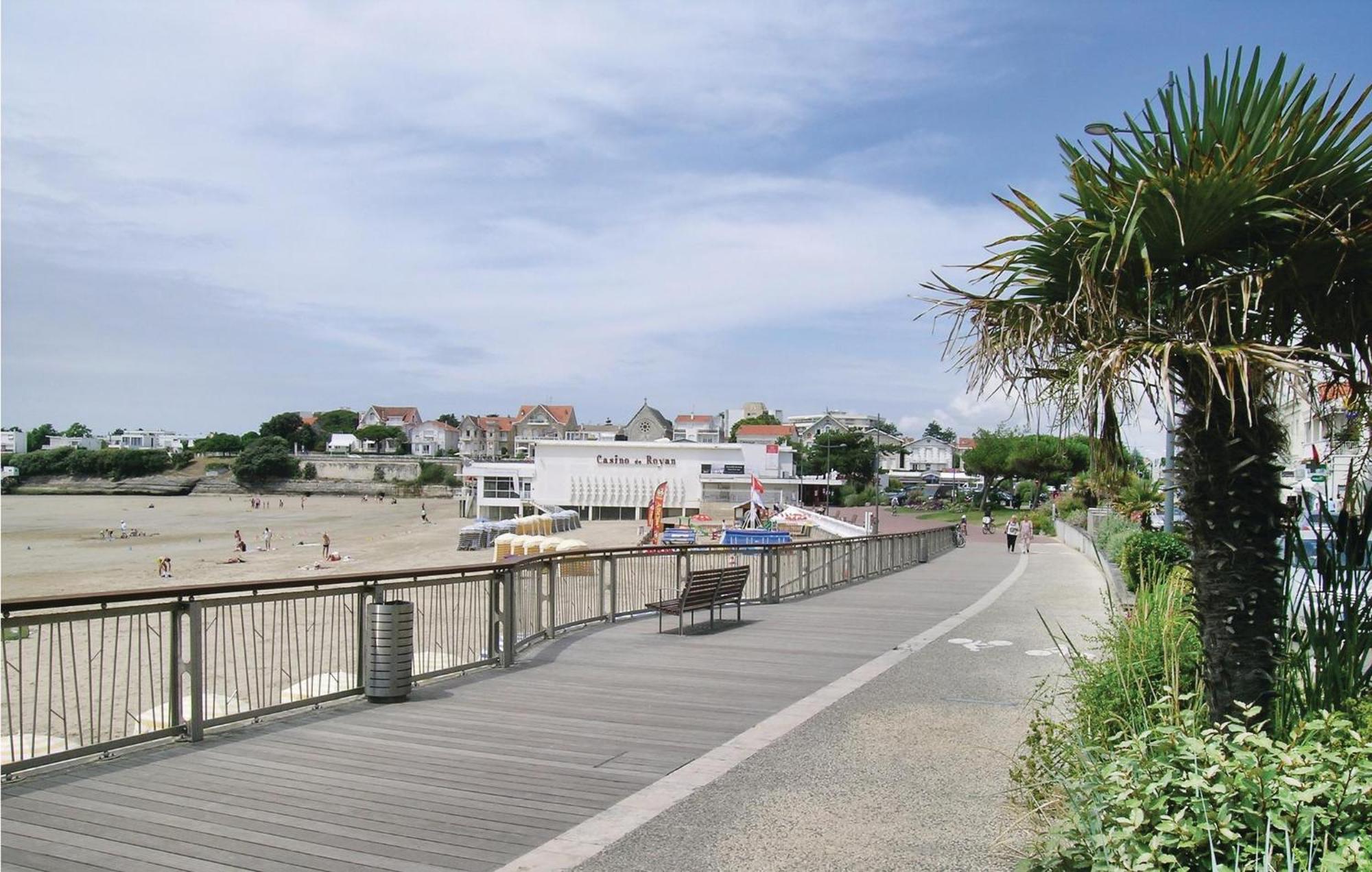 Gorgeous Apartment In Royan With Kitchen Eksteriør billede