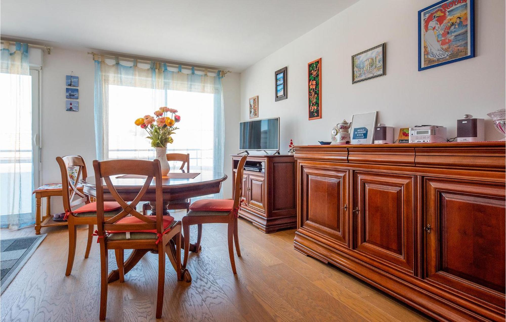 Gorgeous Apartment In Royan With Kitchen Eksteriør billede